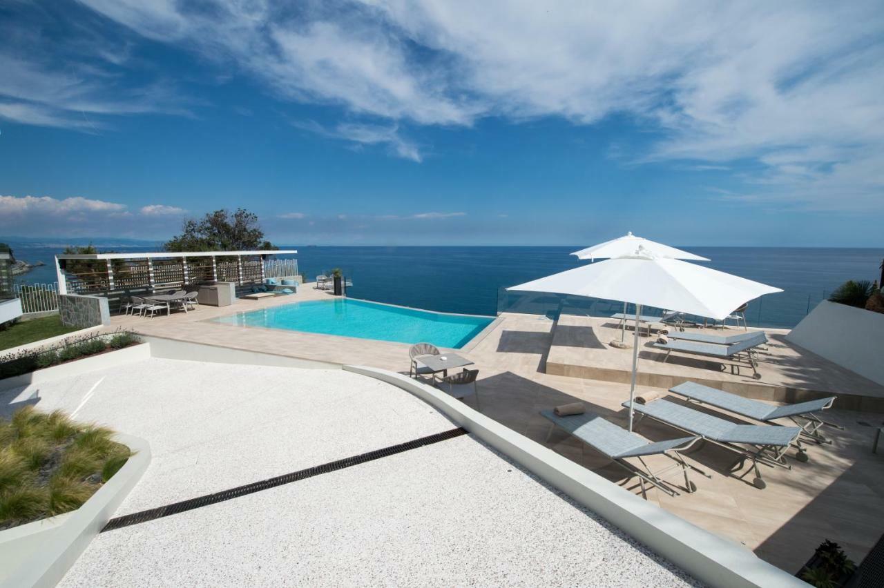 B&B Capo Torre Resort & Spa Албисола Супериоре Екстериор снимка